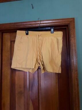 Orvis Yellow Drawstring Cotton Shorts